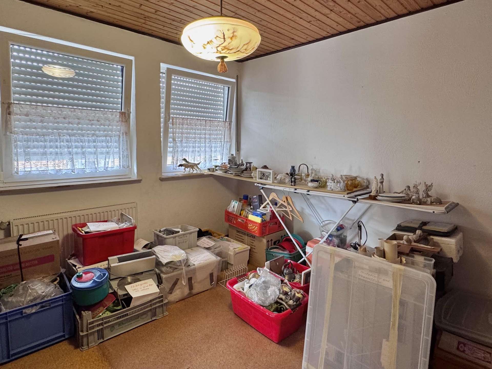 PROVISIONSFREI: Bungalow, Doppelgarage, Nebengeb&auml;ude, herrlicher Fernblick